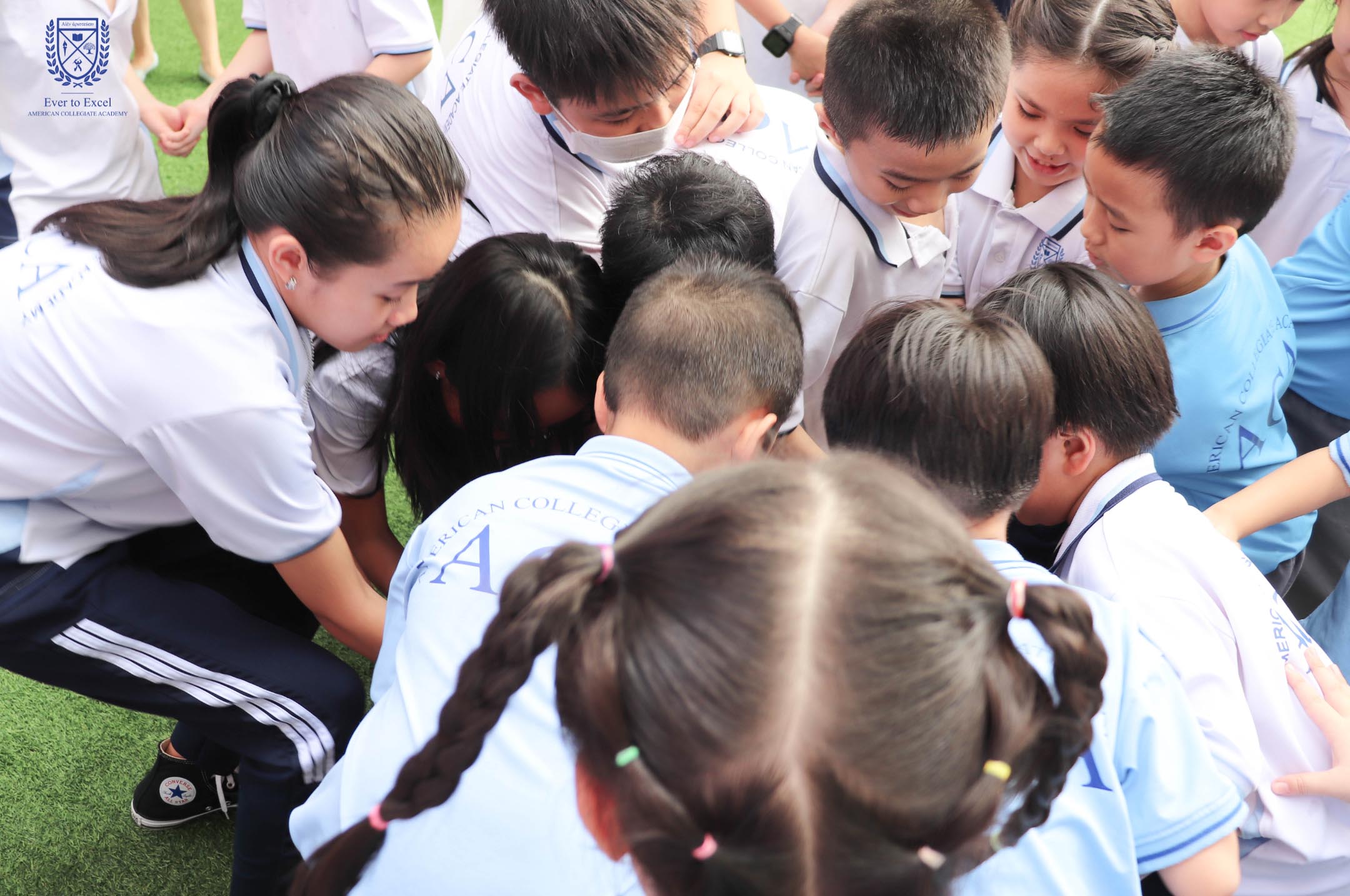 hoc sinh aca school tham gia tro choi